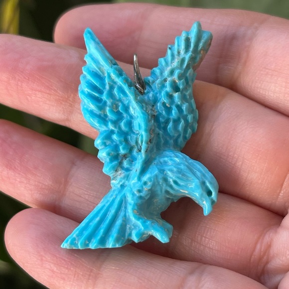 Southwestern signed hand carved turquoise flying eagle pendant and silver chain - Picture 4 of 12